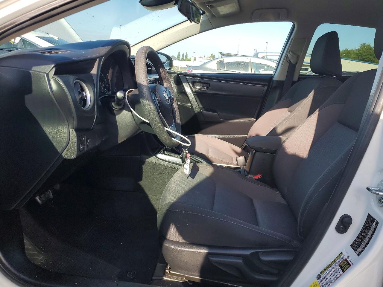 2018 TOYOTA COROLLA LE photo 7