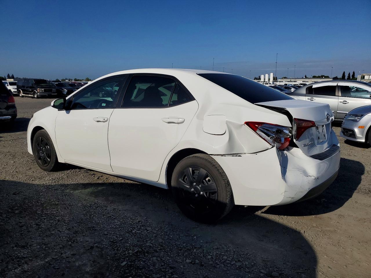 2018 TOYOTA COROLLA LE photo 2
