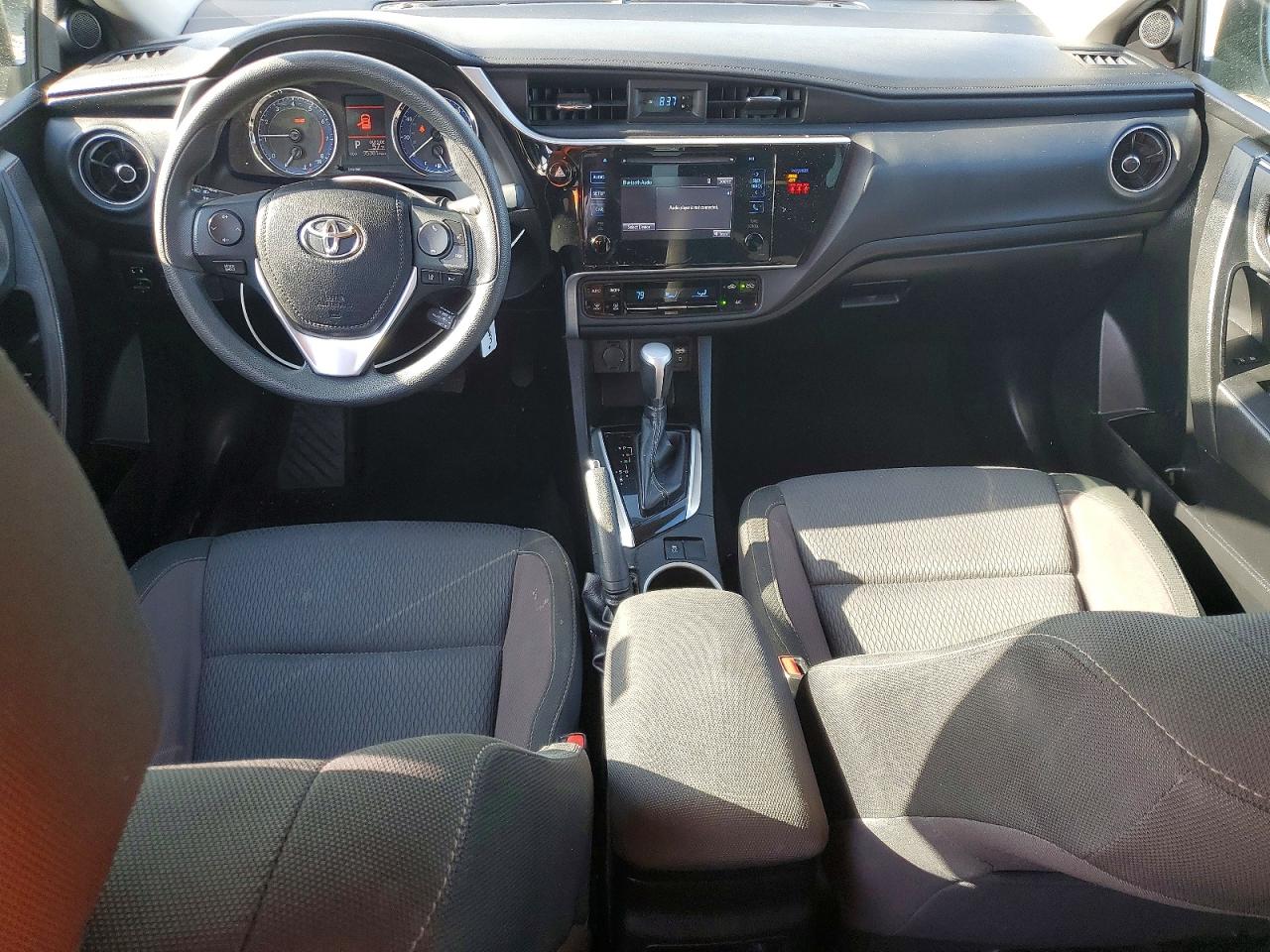 2018 TOYOTA COROLLA LE photo 8