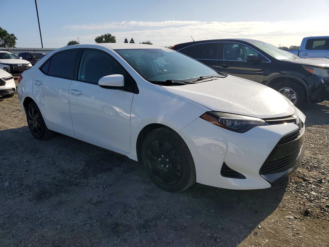 2018 TOYOTA COROLLA LE photo 4