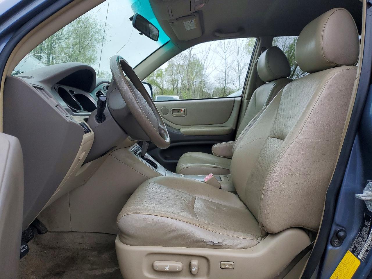2004 TOYOTA HIGHLANDER BASE photo 13