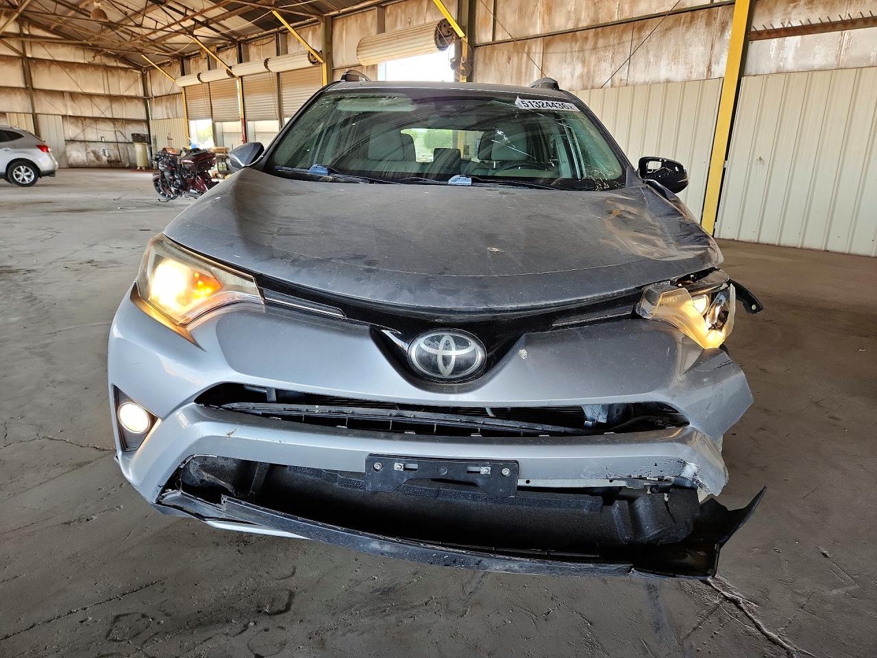 2017 TOYOTA RAV4 XLE photo 9