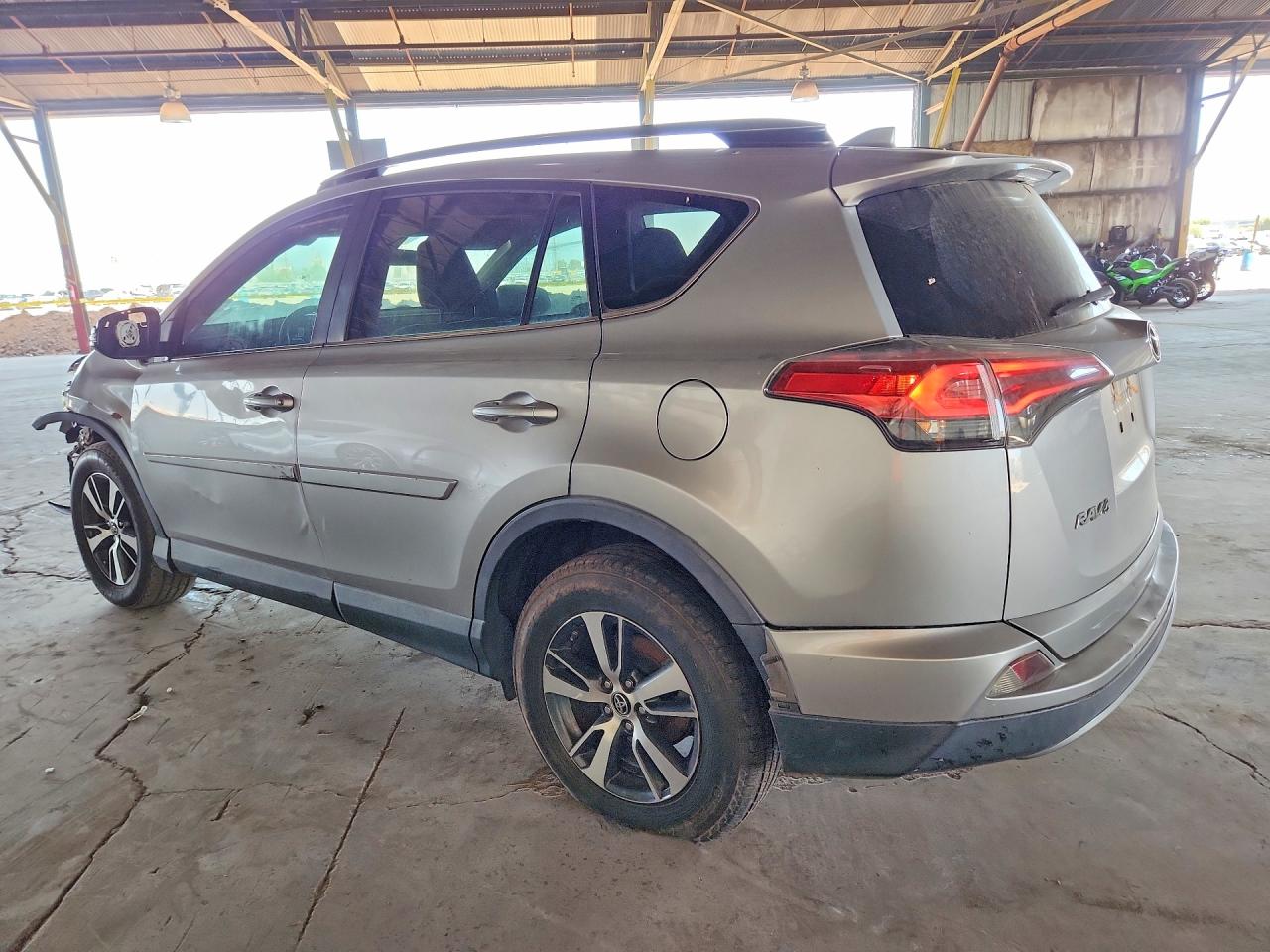 2017 TOYOTA RAV4 XLE photo 3