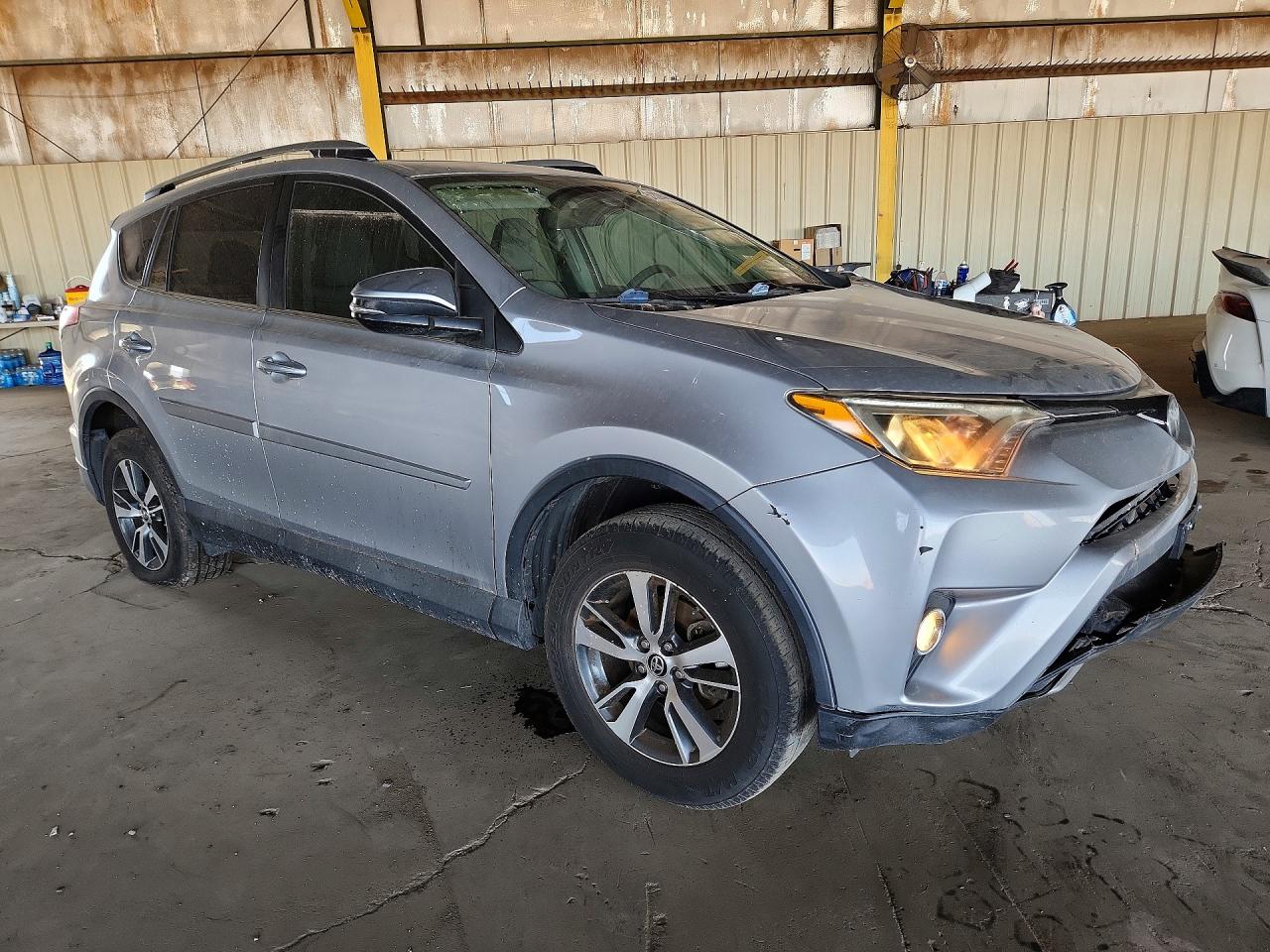 2017 TOYOTA RAV4 XLE photo 7