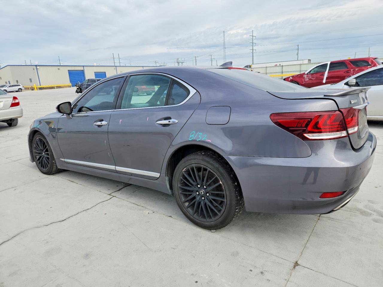 2015 LEXUS LS photo 3