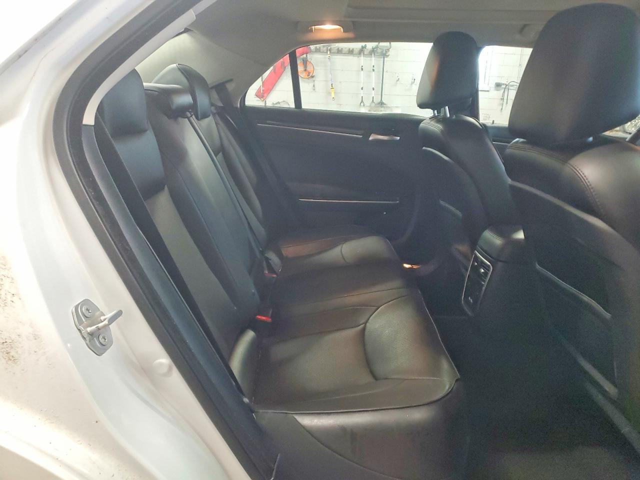 2018 CHRYSLER 300 LIMITED photo 28