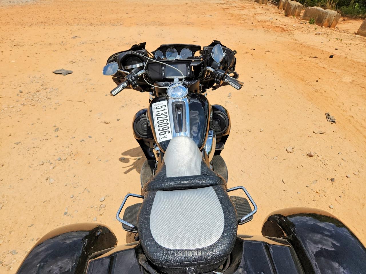 2017 HARLEY-DAVIDSON FLHTCUTG TRI GLIDE ULTRA photo 11