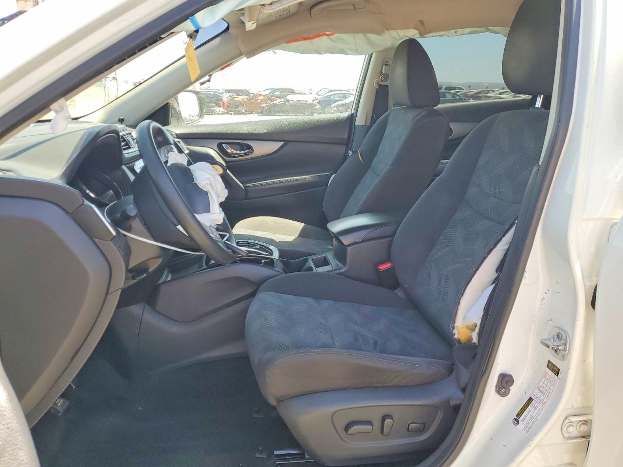 2016 NISSAN ROGUE SV photo 13