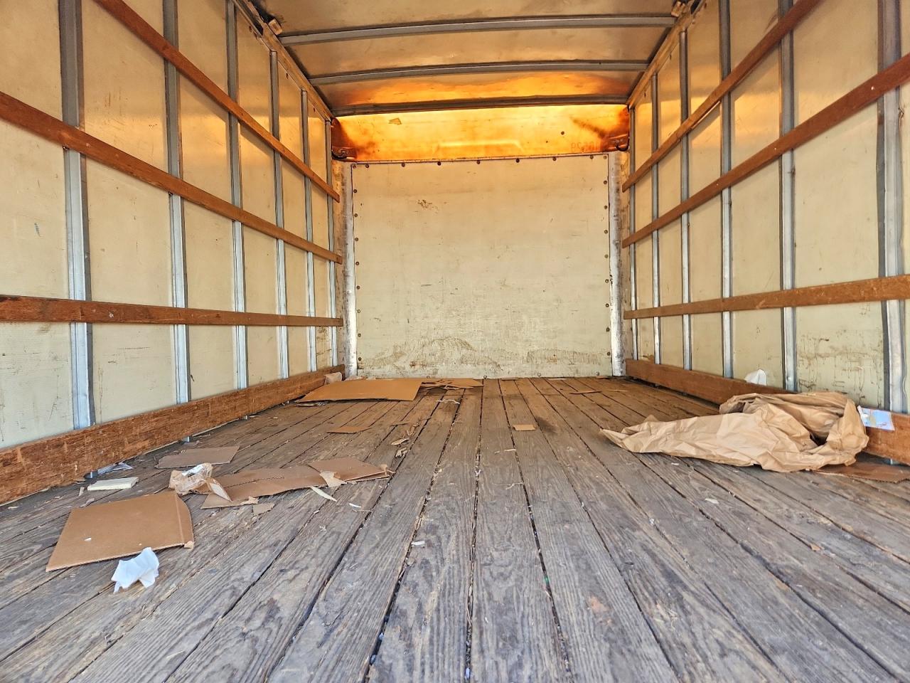 2000 ISUZU NPR BOX TRUCK photo 28