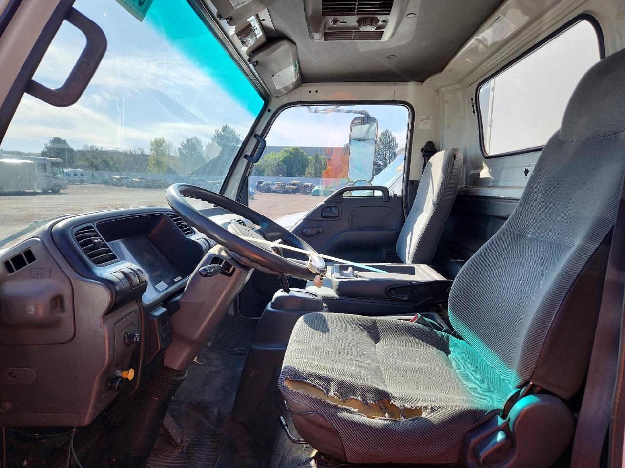 2000 ISUZU NPR BOX TRUCK photo 19