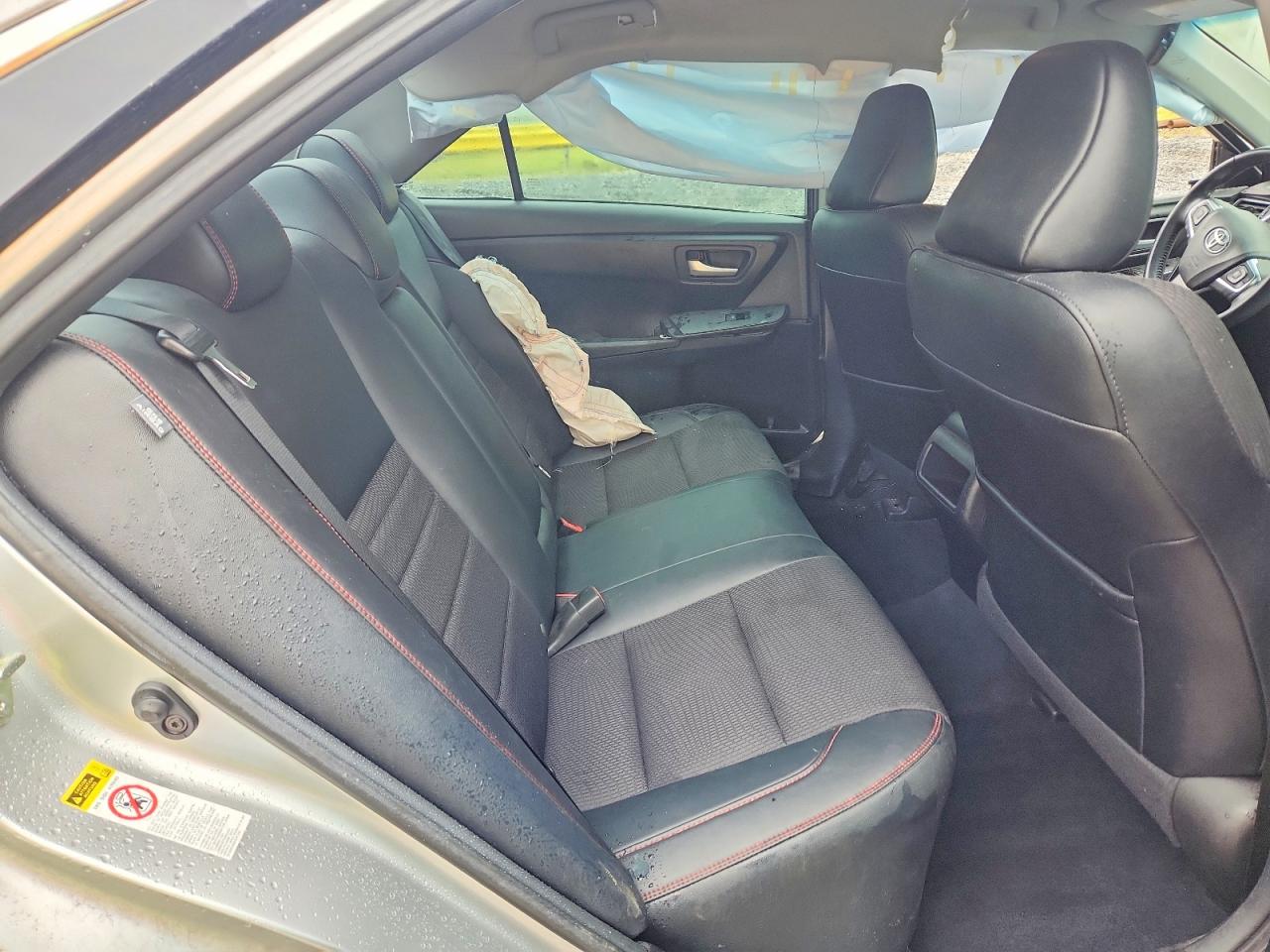 2016 TOYOTA CAMRY SE photo 28