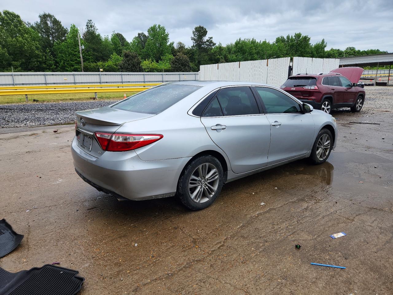 2016 TOYOTA CAMRY SE photo 7