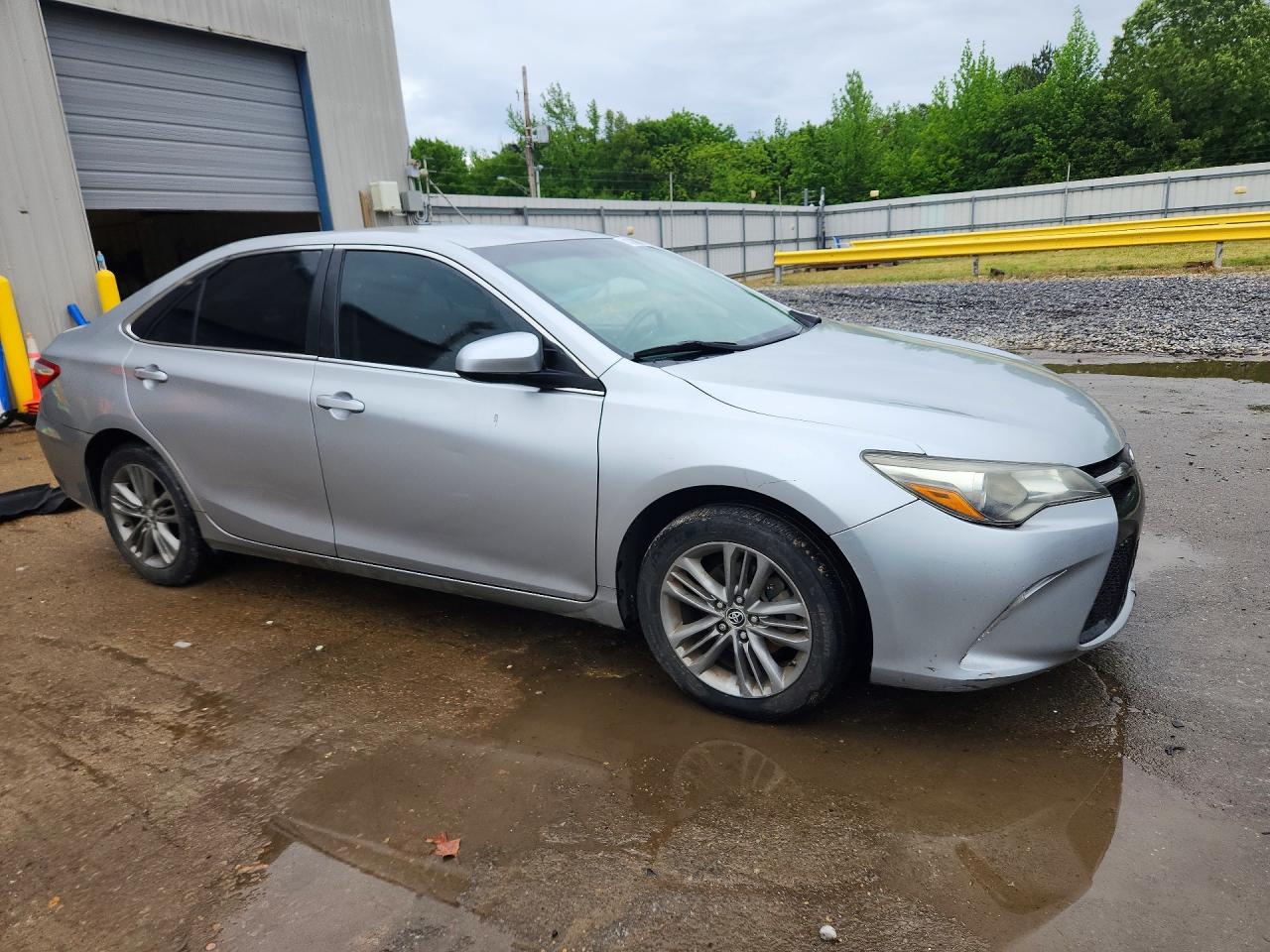 2016 TOYOTA CAMRY SE photo 10
