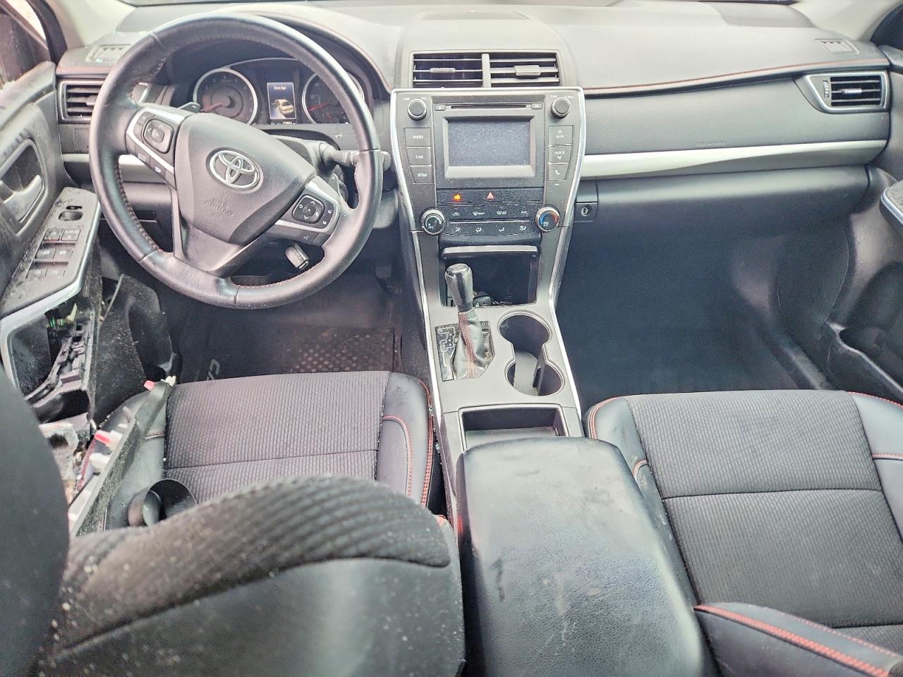 2016 TOYOTA CAMRY SE photo 22