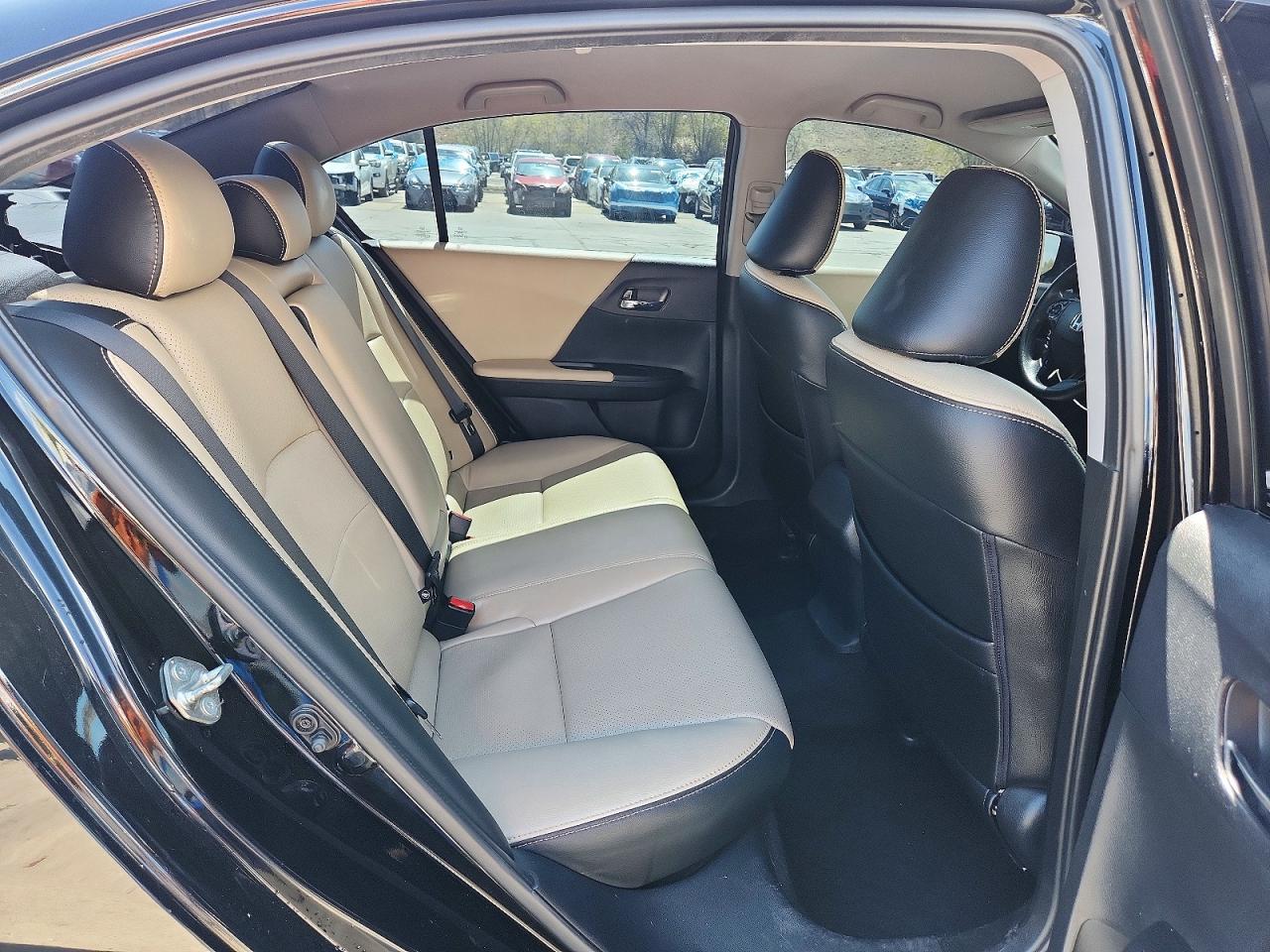 2017 HONDA ACCORD LX photo 10