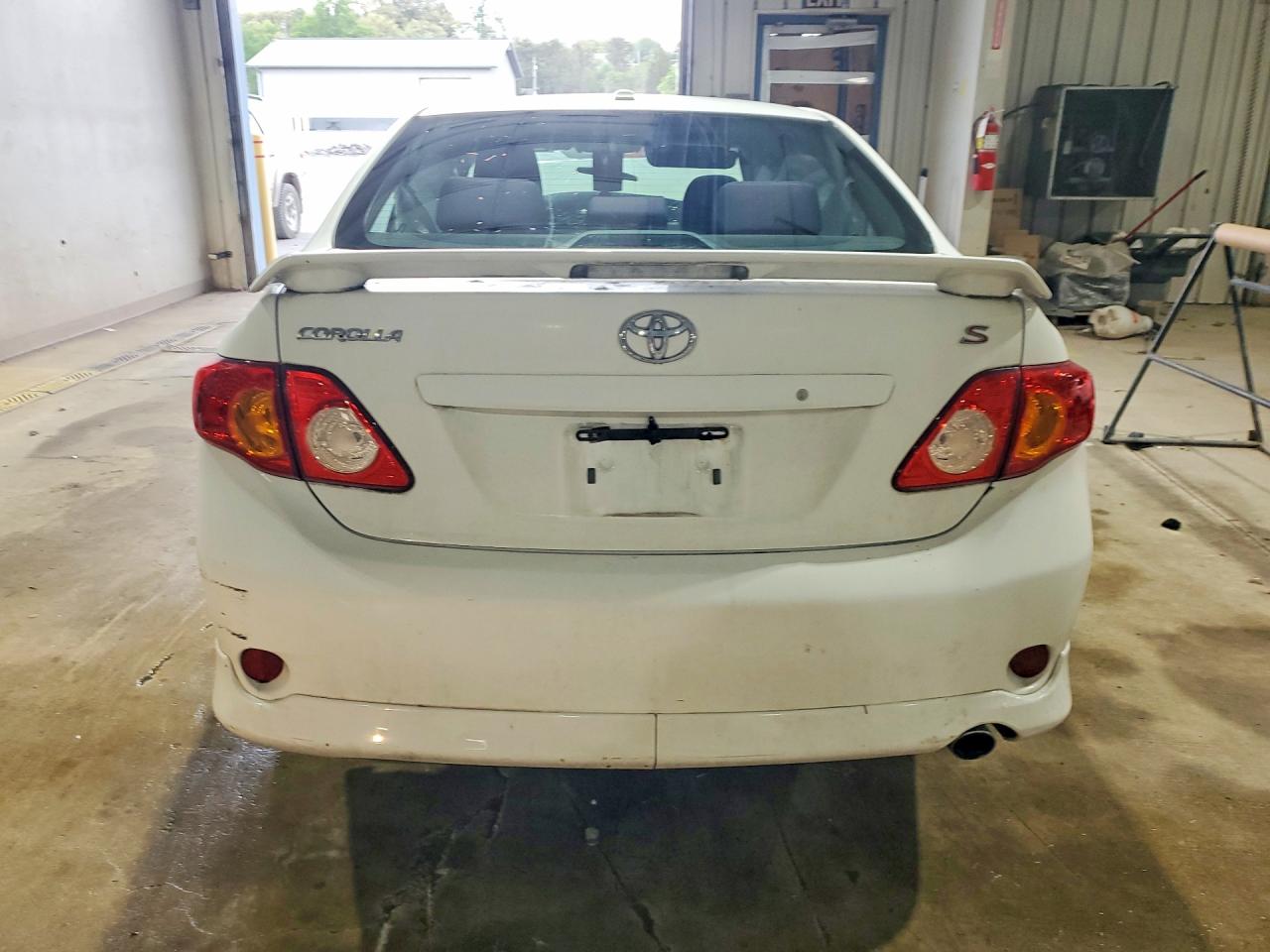 2010 TOYOTA COROLLA S photo 11