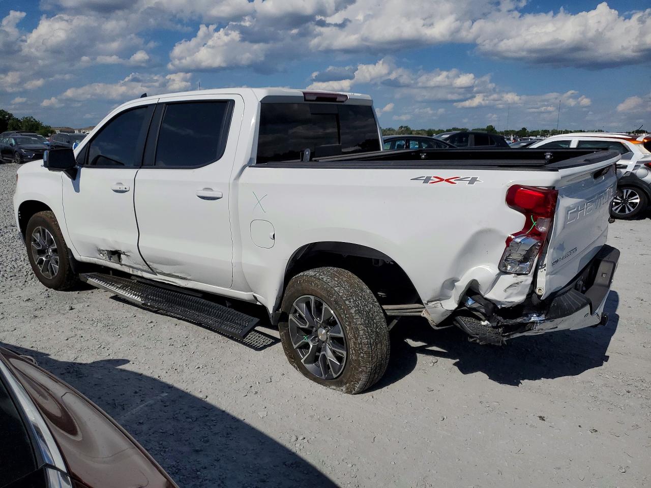 2024 CHEVROLET SILVERADO K1500 LT photo 4