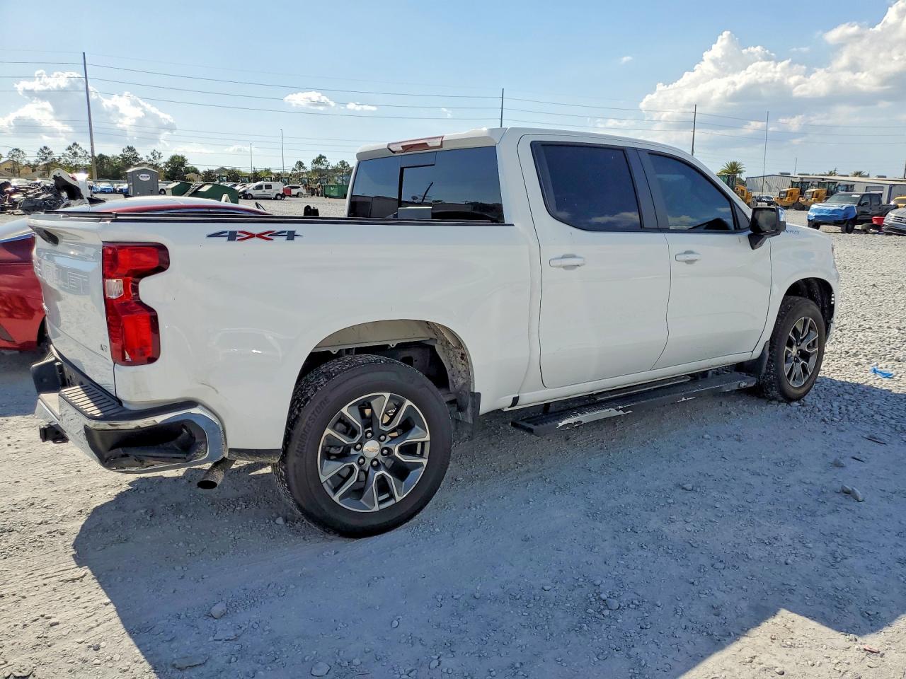 2024 CHEVROLET SILVERADO K1500 LT photo 7