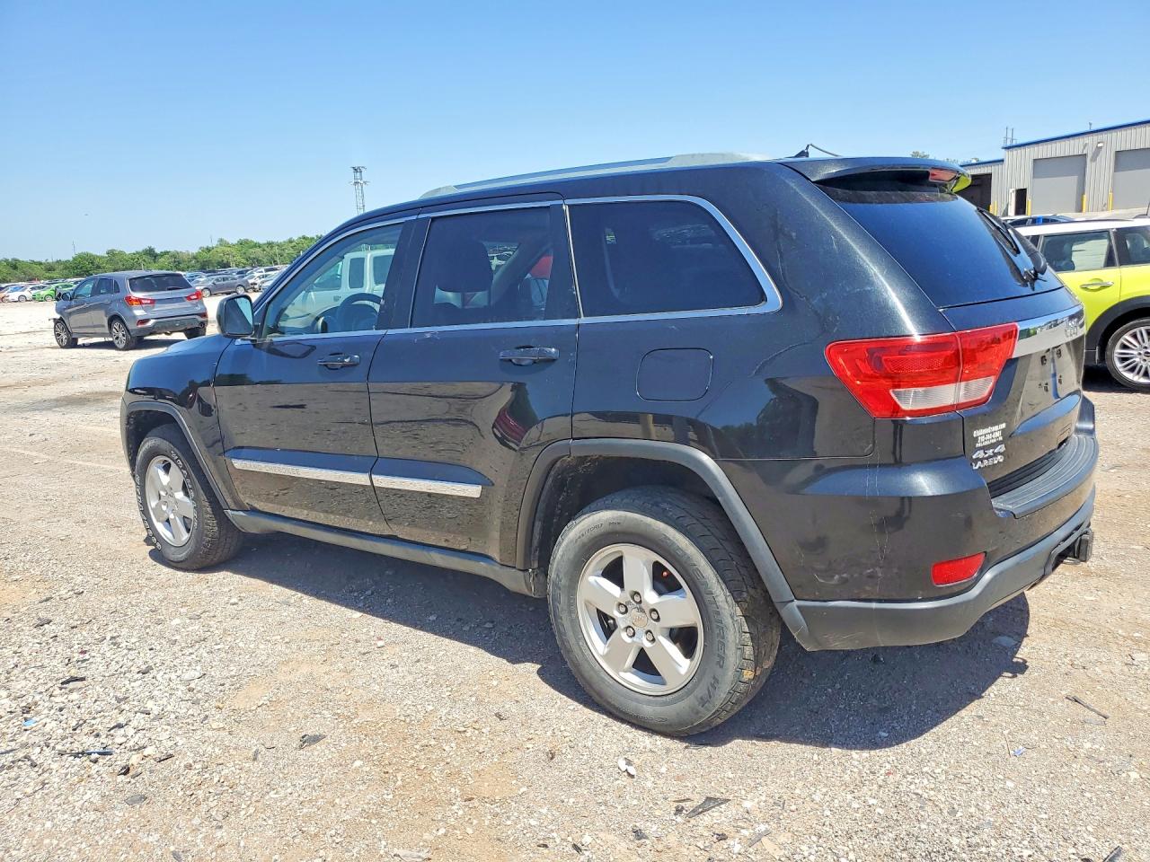 2011 JEEP GRAND CHEROKEE LAREDO photo 4