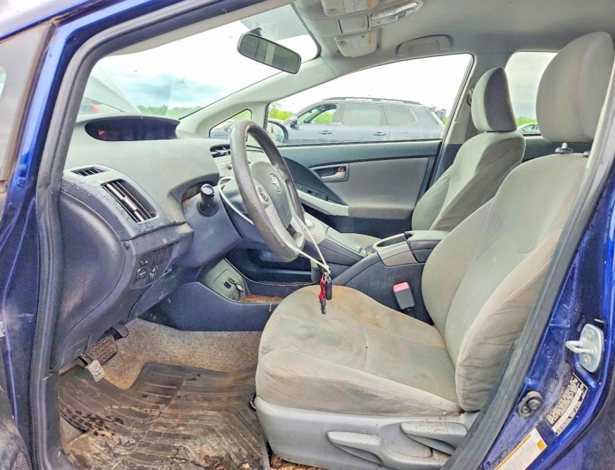 2013 TOYOTA PRIUS TWO photo 13