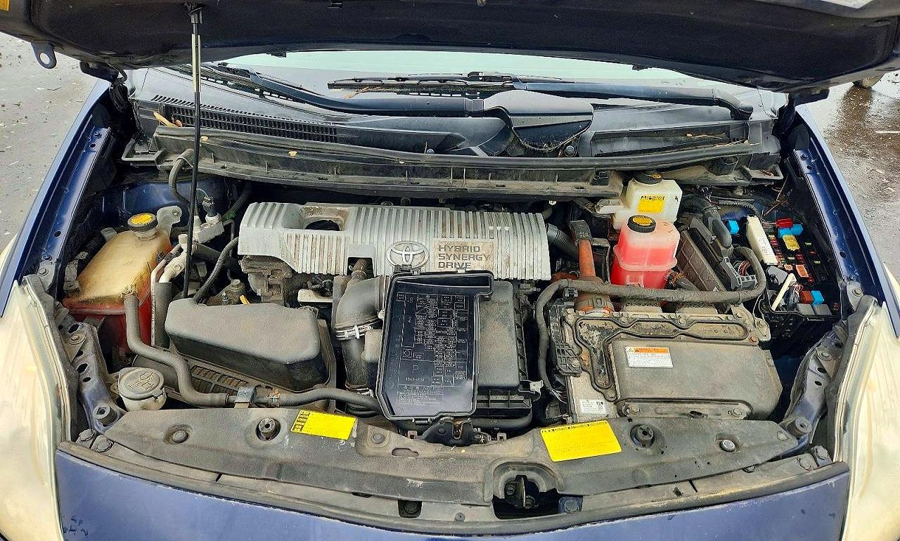 2013 TOYOTA PRIUS TWO photo 21