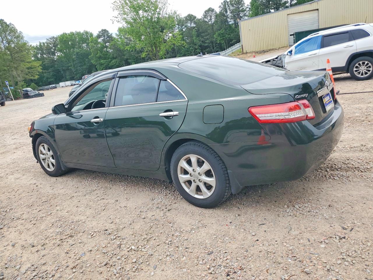2011 TOYOTA CAMRY LE photo 3