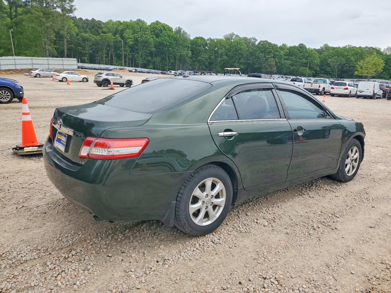 2011 TOYOTA CAMRY LE photo 5