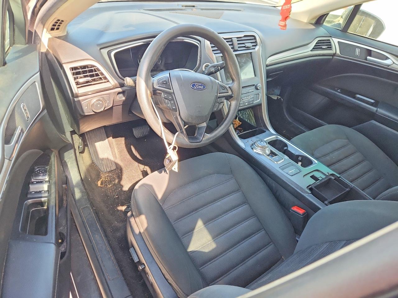 2017 FORD FUSION SE photo 8