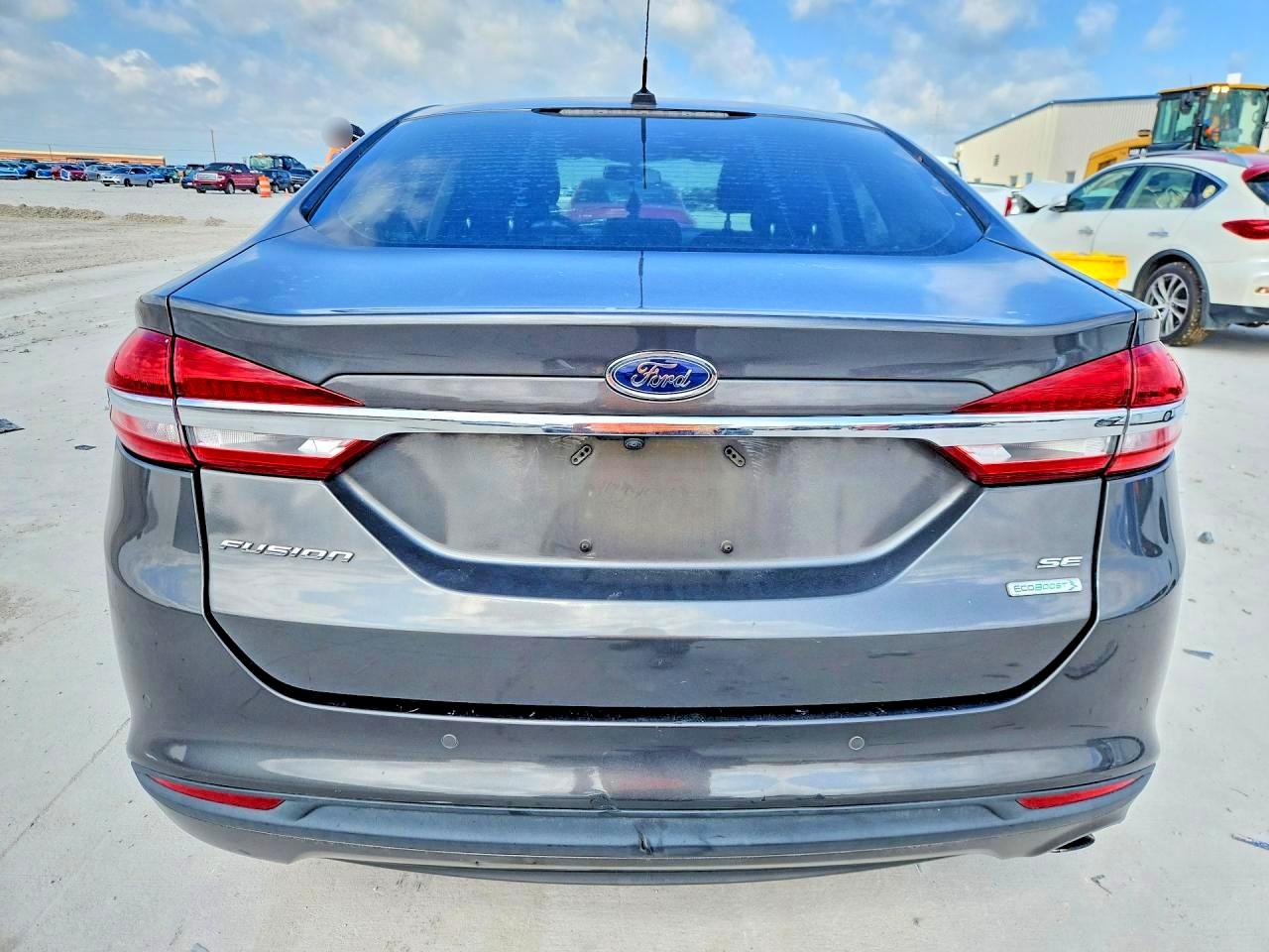 2017 FORD FUSION SE photo 6