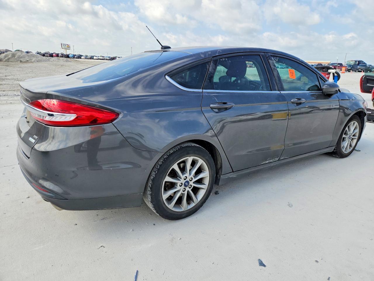 2017 FORD FUSION SE photo 3