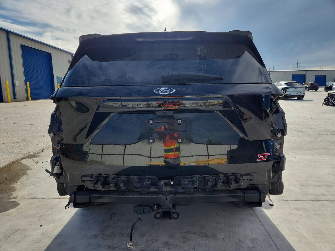 2023 FORD EXPLORER ST photo 16