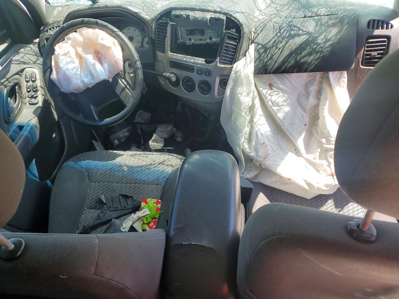 2004 FORD ESCAPE XLT photo 15
