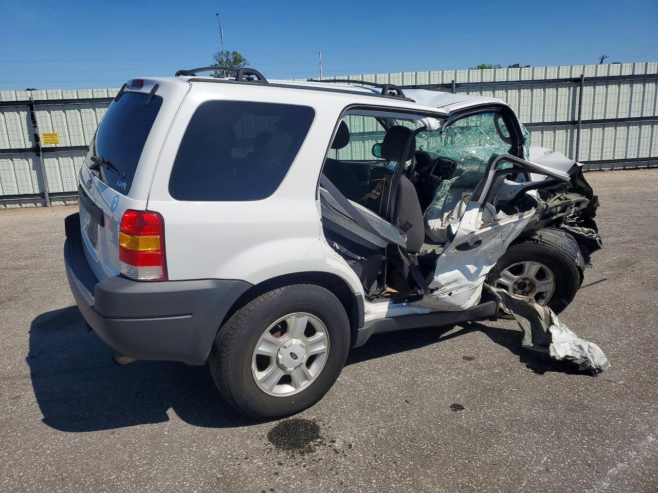 2004 FORD ESCAPE XLT photo 5