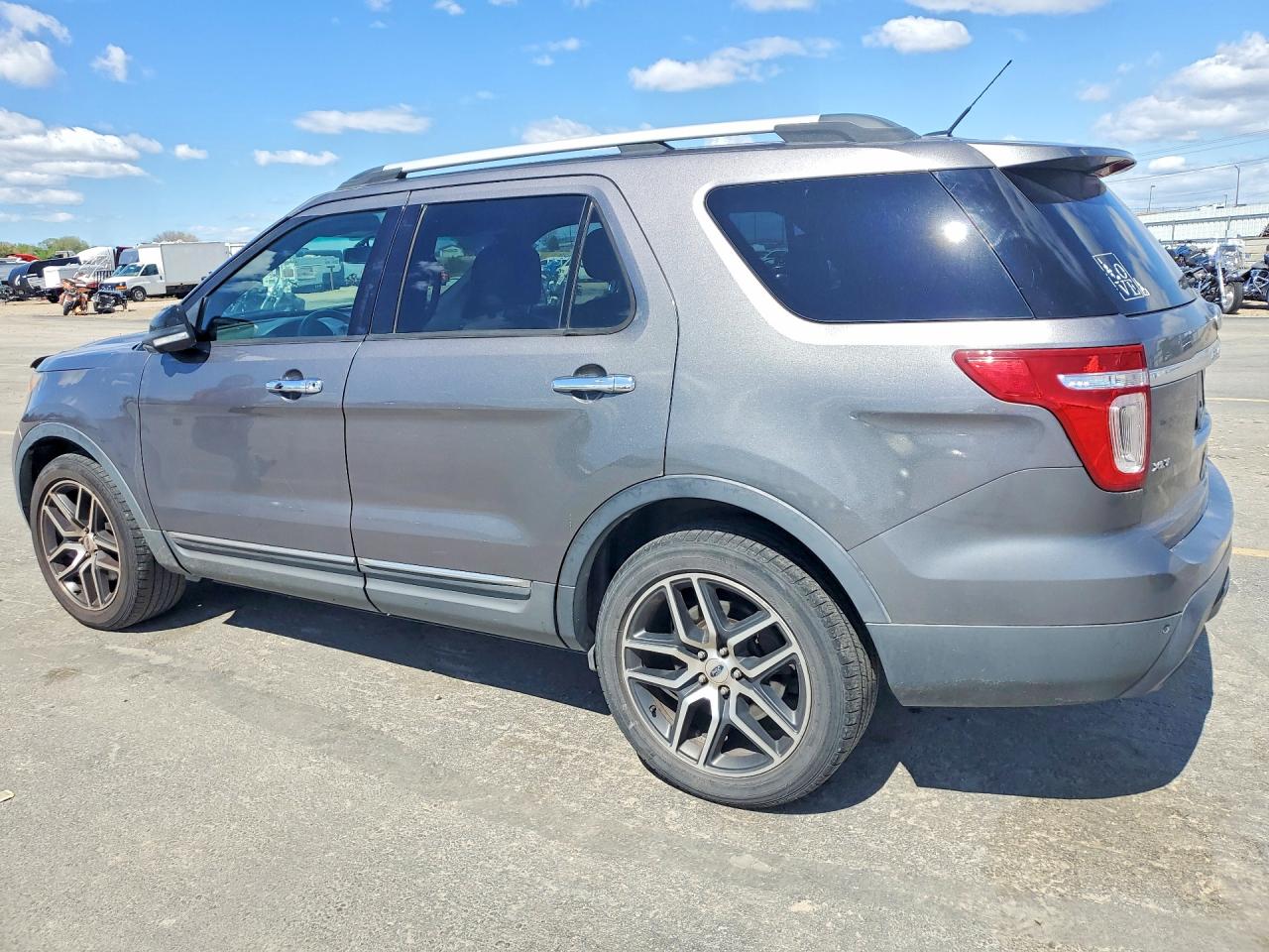 2013 FORD EXPLORER XLT photo 3