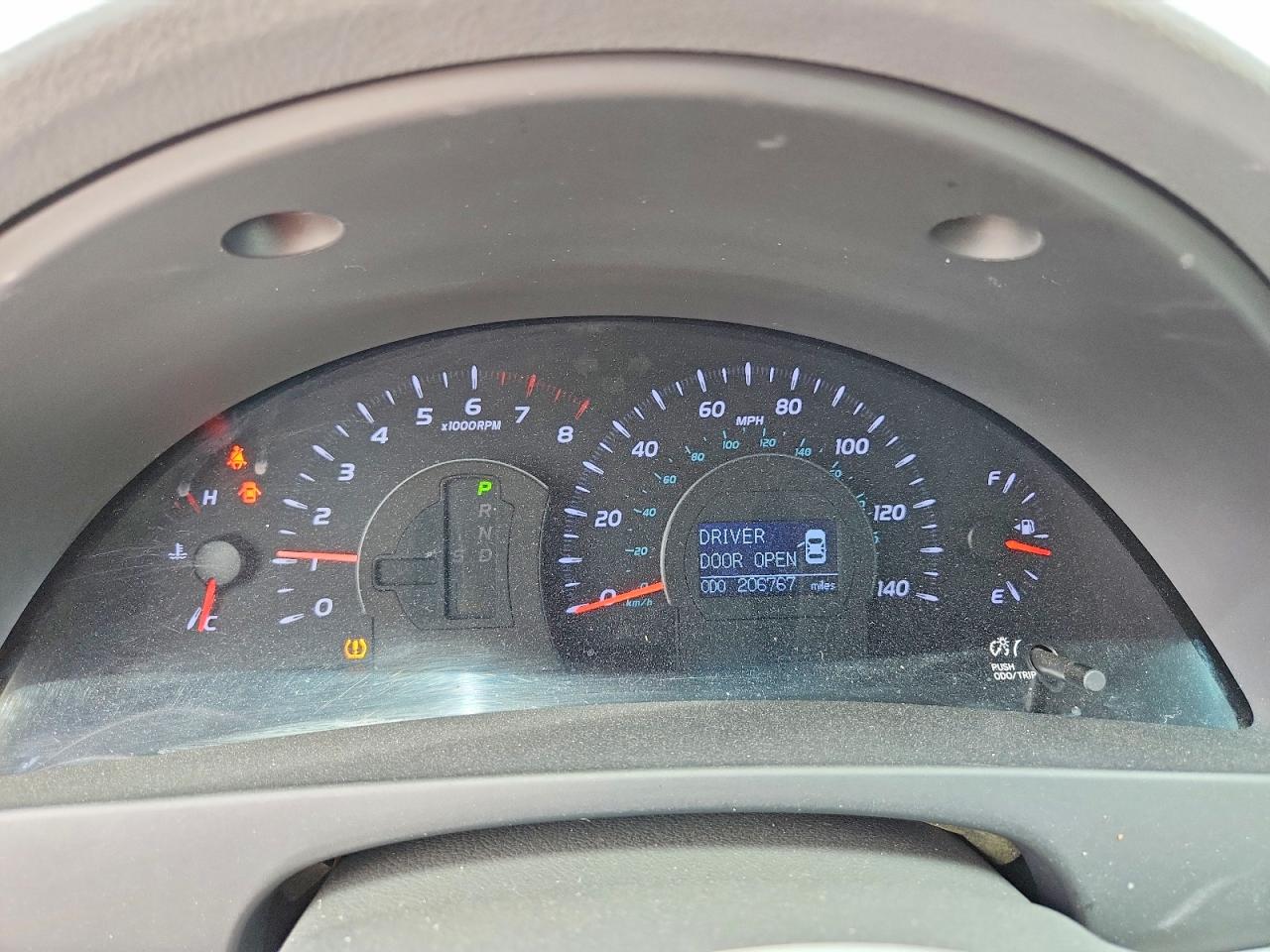 2011 TOYOTA CAMRY XLE photo 9