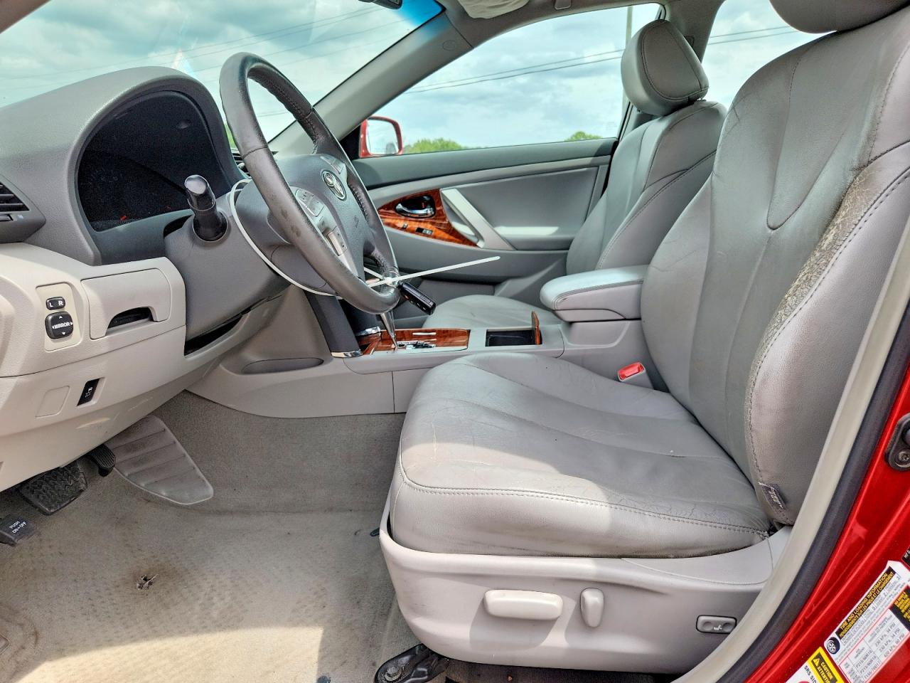 2011 TOYOTA CAMRY XLE photo 7