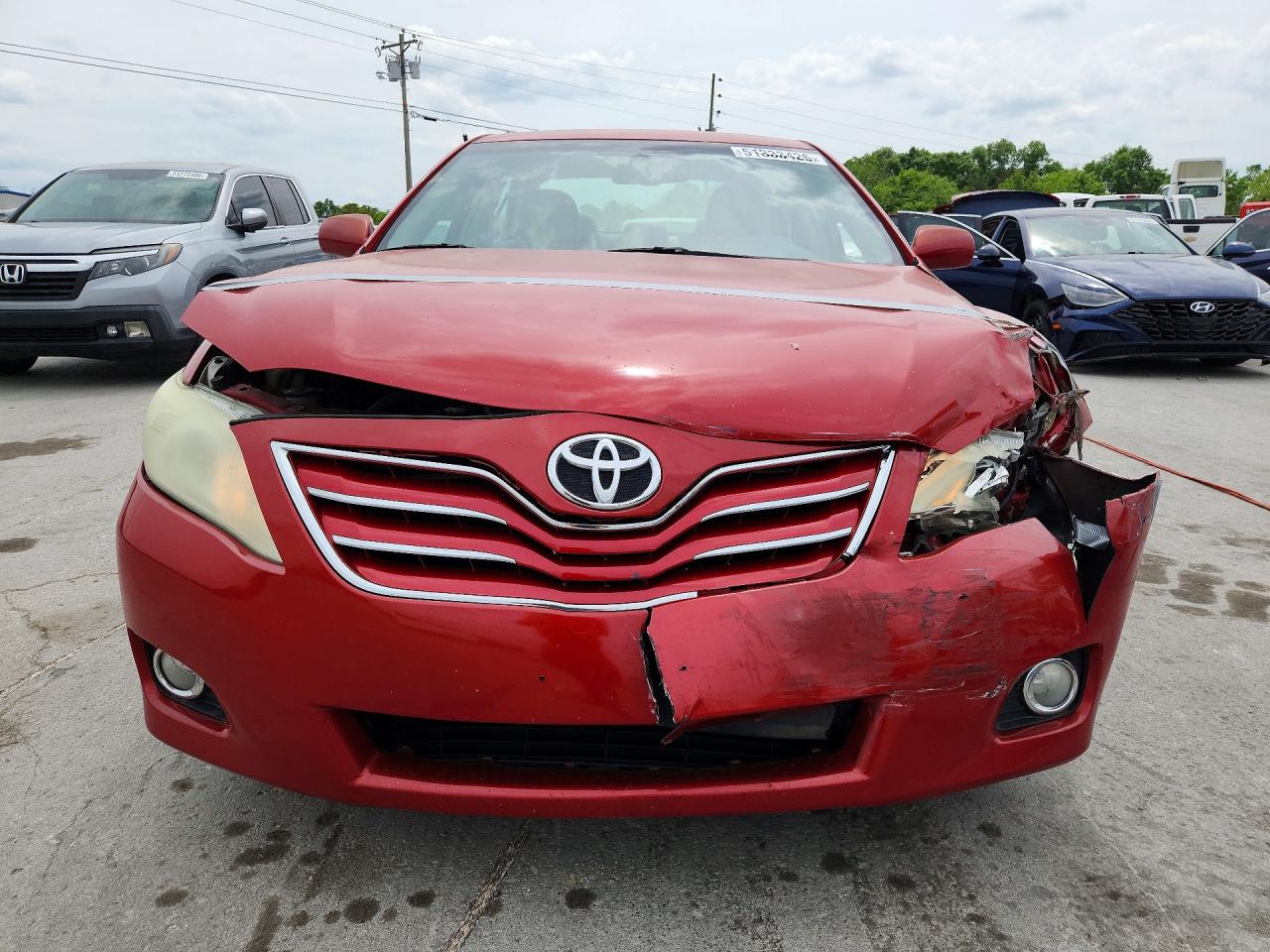 2011 TOYOTA CAMRY XLE photo 5