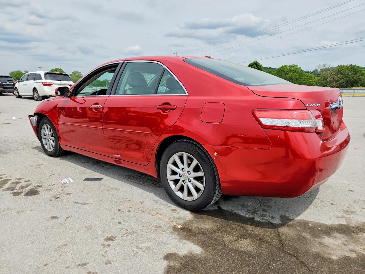 2011 TOYOTA CAMRY XLE photo 2
