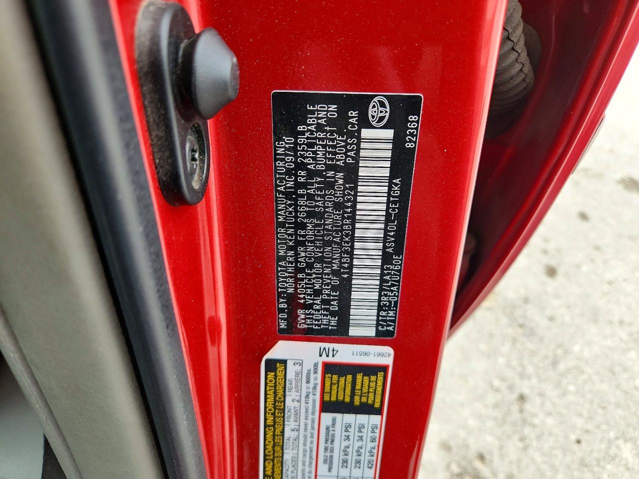 2011 TOYOTA CAMRY XLE photo 12
