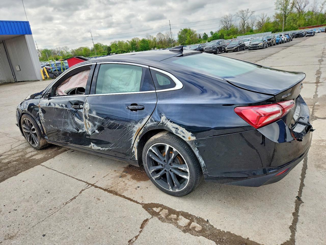 2021 CHEVROLET MALIBU LT photo 2