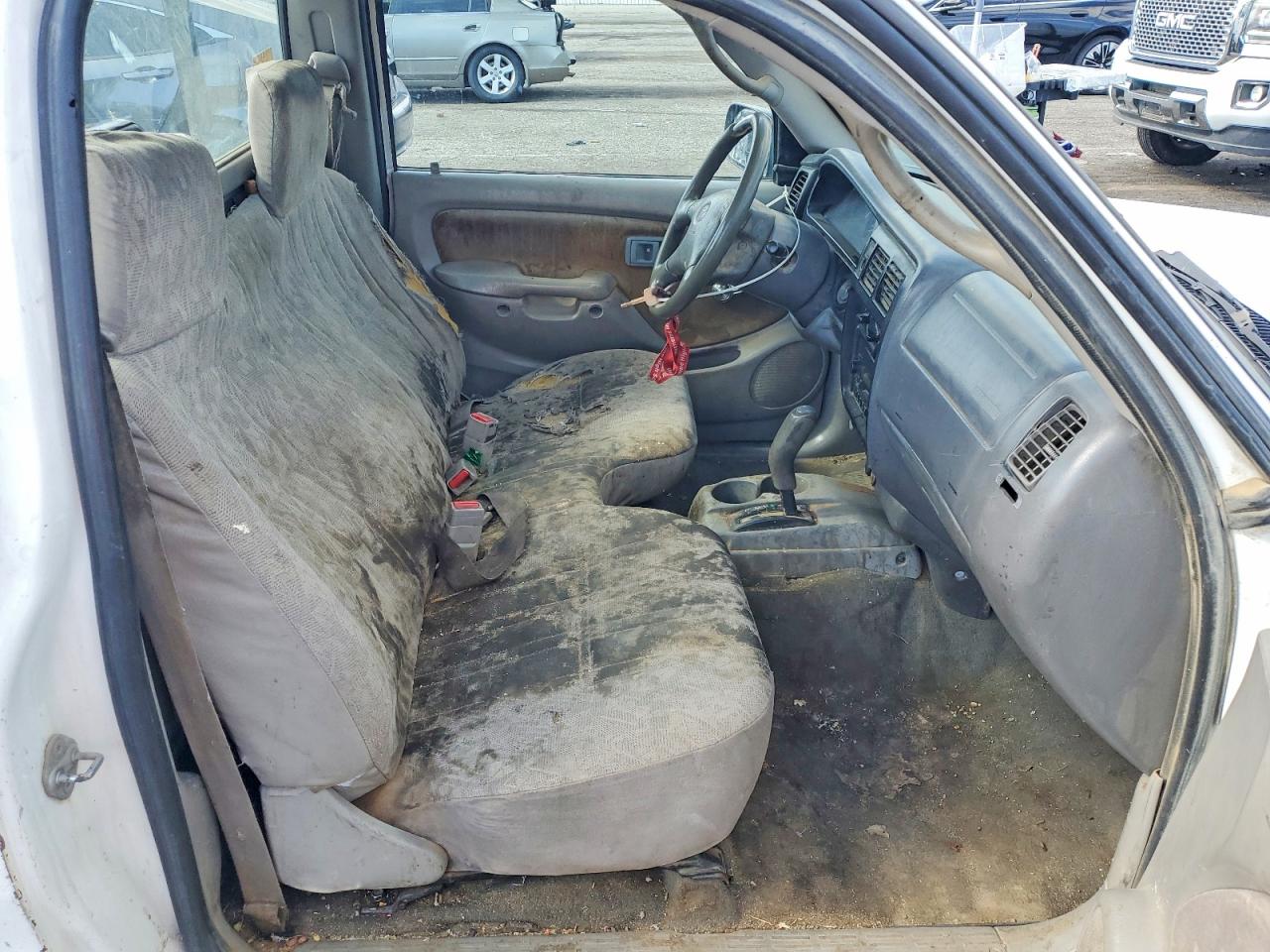 2002 TOYOTA TACOMA BASE photo 19