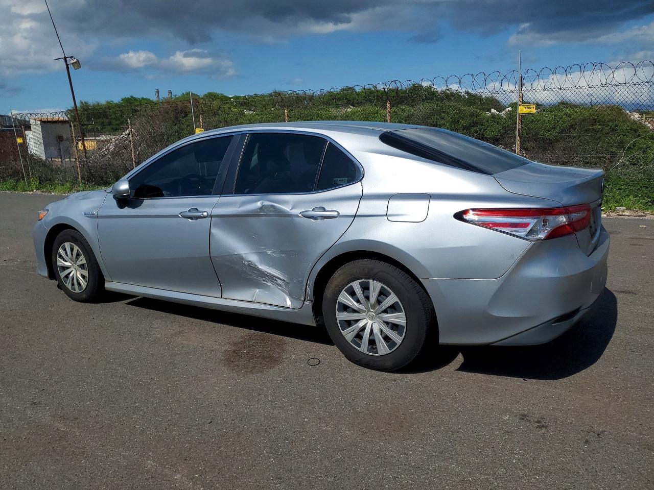 2018 TOYOTA CAMRY LE photo 2