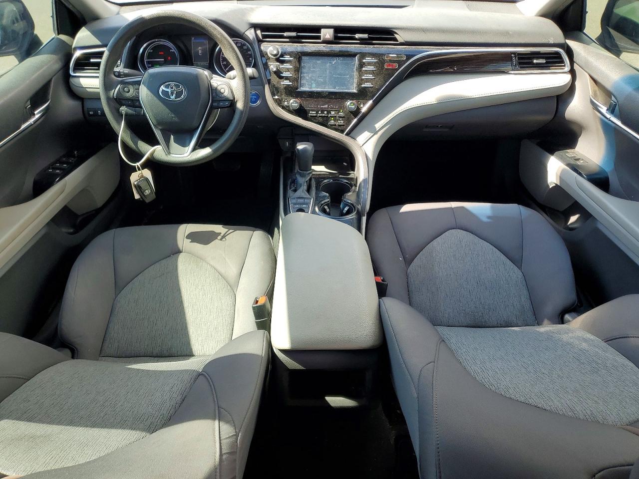 2018 TOYOTA CAMRY LE photo 8