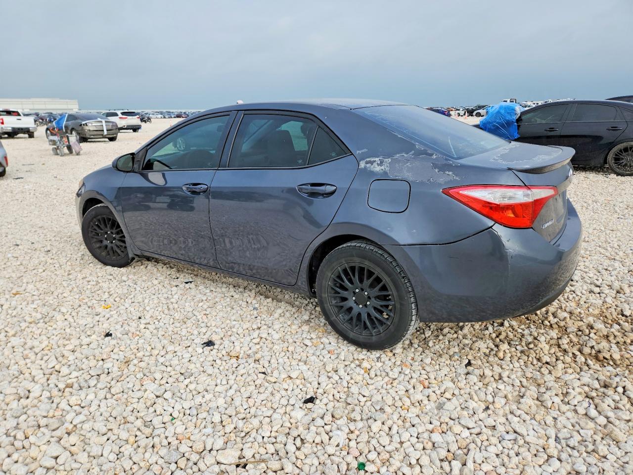 2016 TOYOTA COROLLA LE photo 3