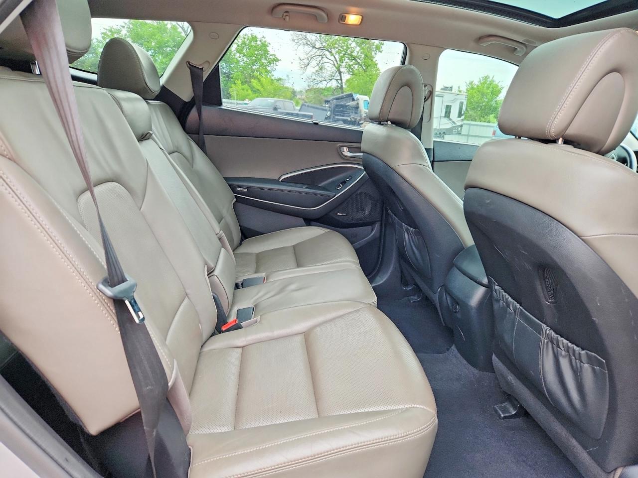 2016 HYUNDAI SANTA FE SE photo 31