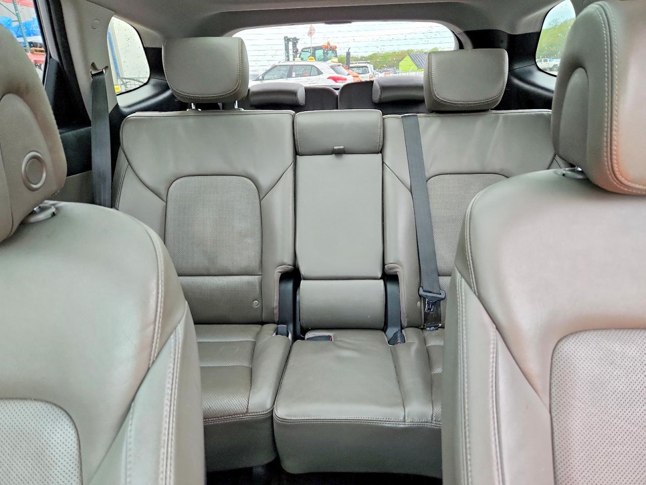 2016 HYUNDAI SANTA FE SE photo 28