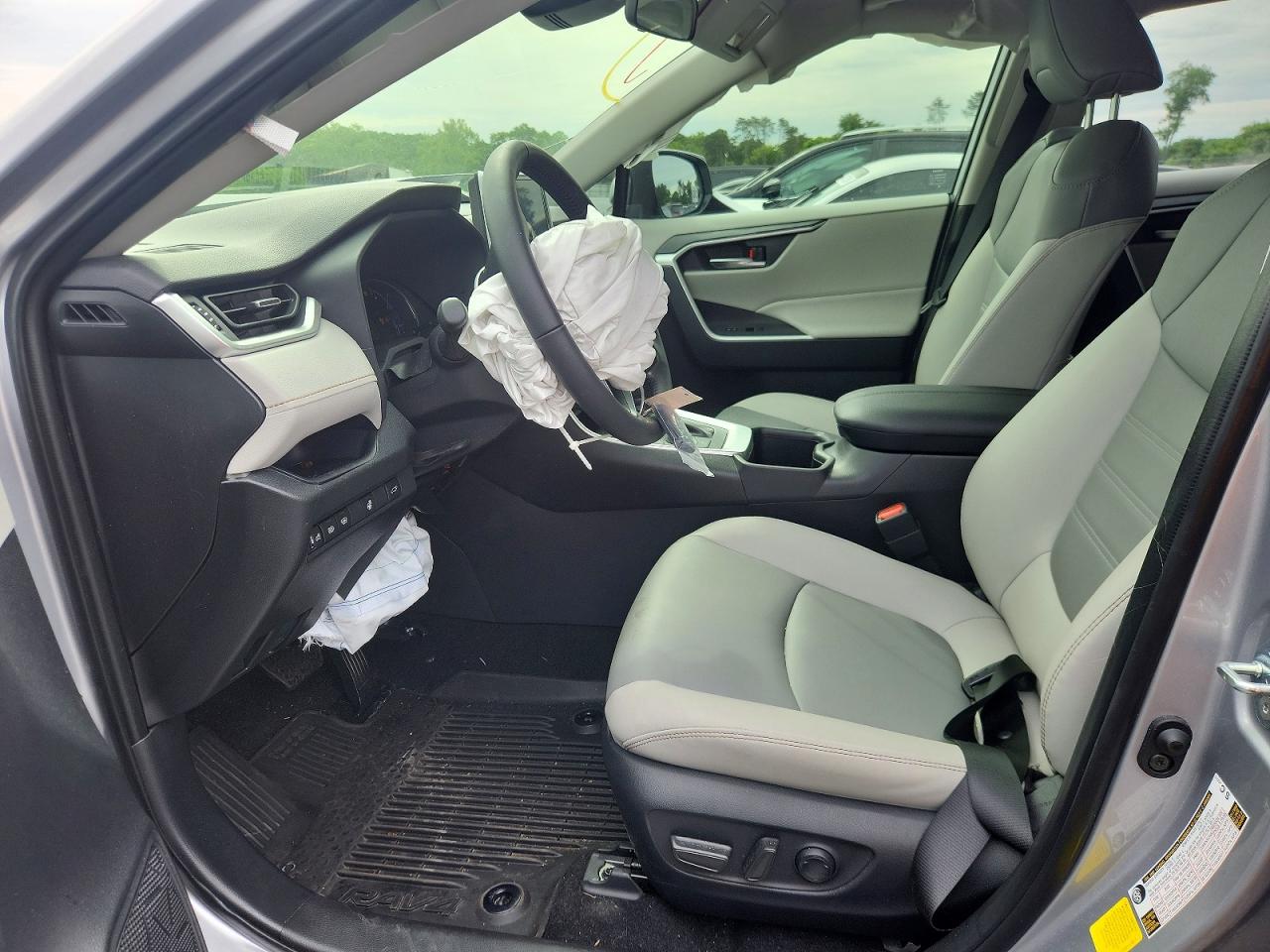2025 TOYOTA RAV4 XLE PREMIUM photo 7