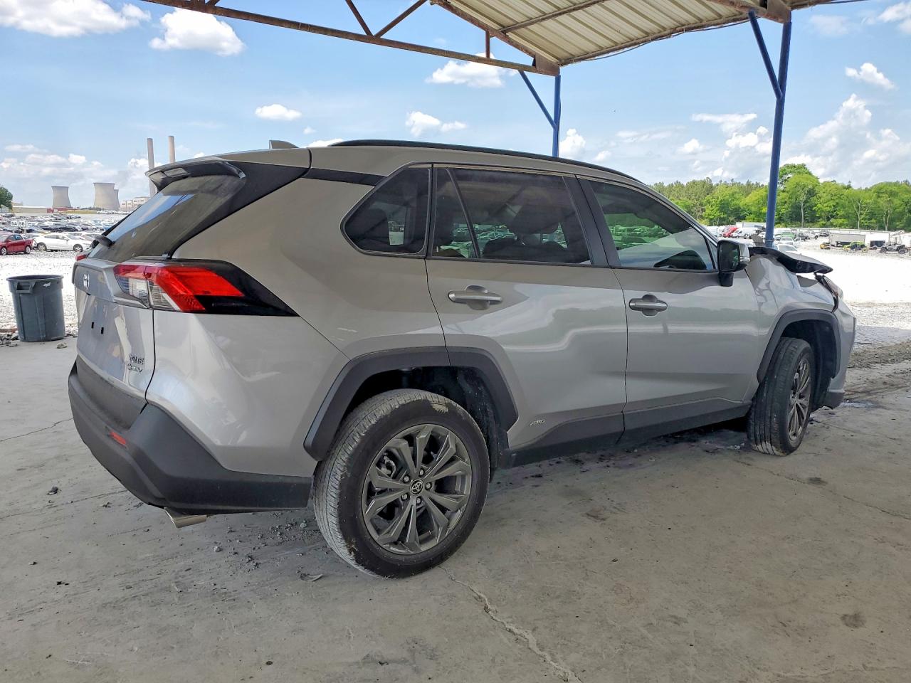 2025 TOYOTA RAV4 XLE PREMIUM photo 3