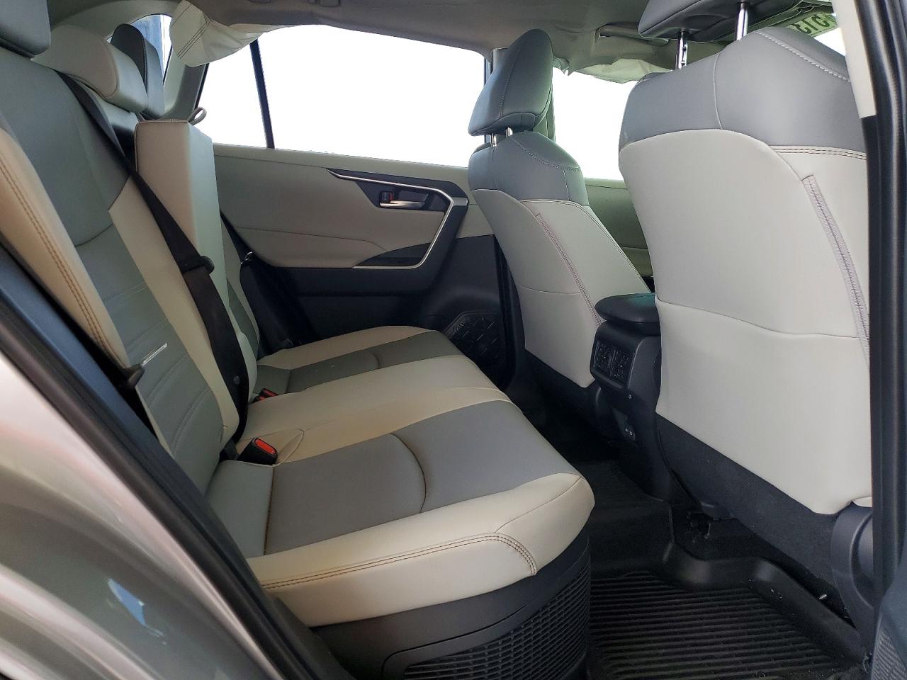 2025 TOYOTA RAV4 XLE PREMIUM photo 11