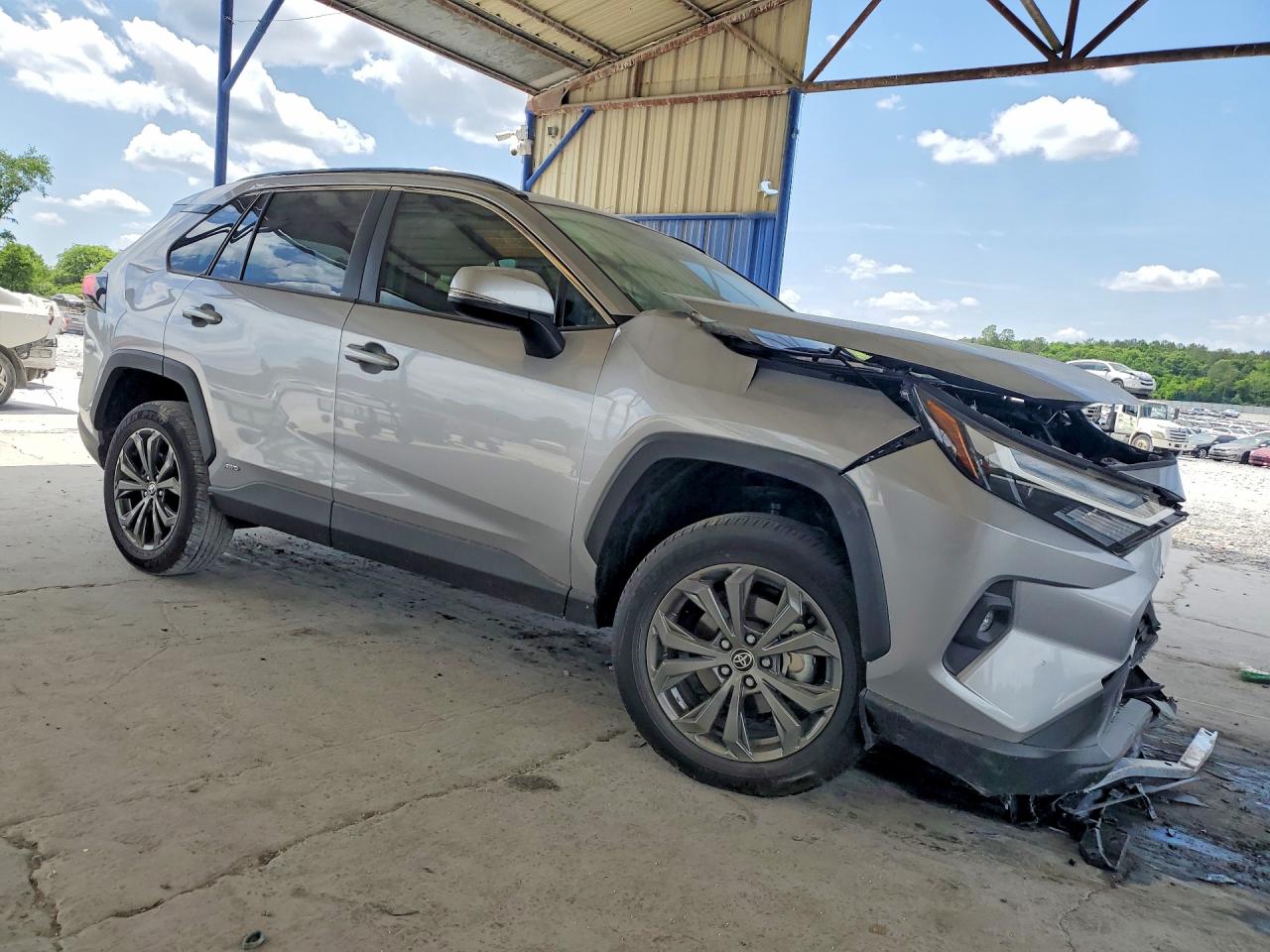 2025 TOYOTA RAV4 XLE PREMIUM photo 4